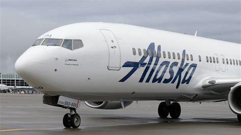 SF-bound Alaska Airlines plane diverted to Portland Airport after 'credible threat'