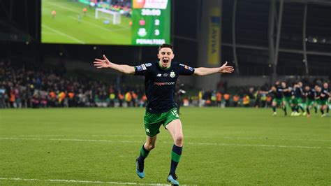 Shamrock Rovers hold their nerve to take spoils against Derry ... - balustradellc