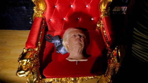 Siapa Pembuat Patung Trump & Epstein yang Berpose Bak Titanic? - balustradellc