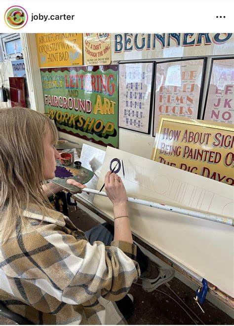 Sign writing & gilding | How To Hand Paint - muktibox.com