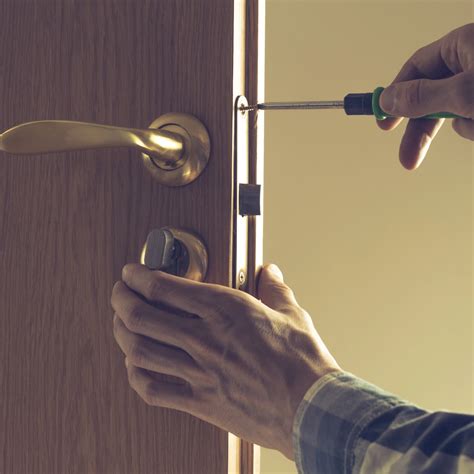 Simak cara memasang pegangan pintu | Cleanipedia ID - balustradellc