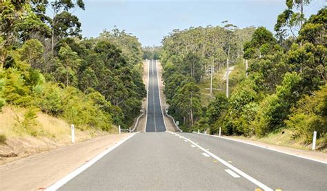 Simak Tips Aman Mengemudi di Jalanan Menanjak - balustradellc