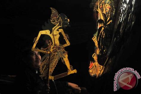 Simon Fraser University pamerkan wayang kulit kuno - balustradellc
