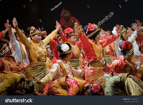 Simple Saman Dance - muktibox.com