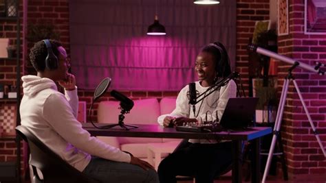 Sister Took Part In An Episode Of Their Podcast In 2022 Celebrity - balustradellc