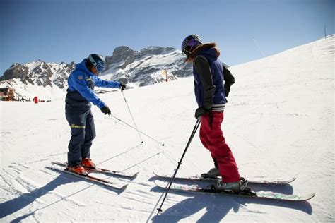 Skiing Safety: Navigating the Slopes Responsibly - balustradellc
