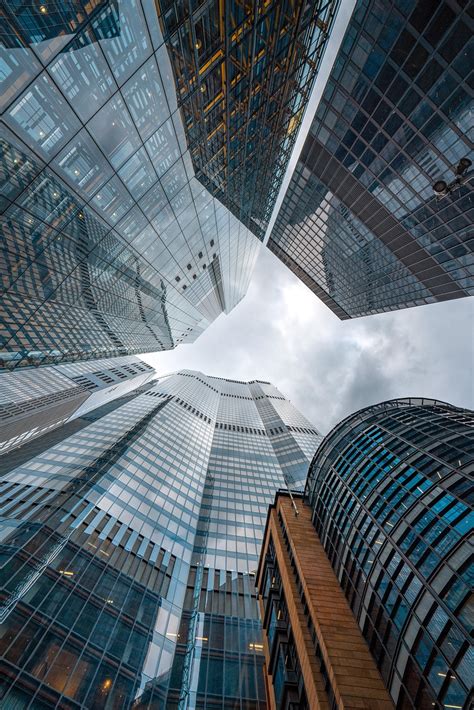 Skyscraper with "solar backbone" under construction in Miami - balustradellc