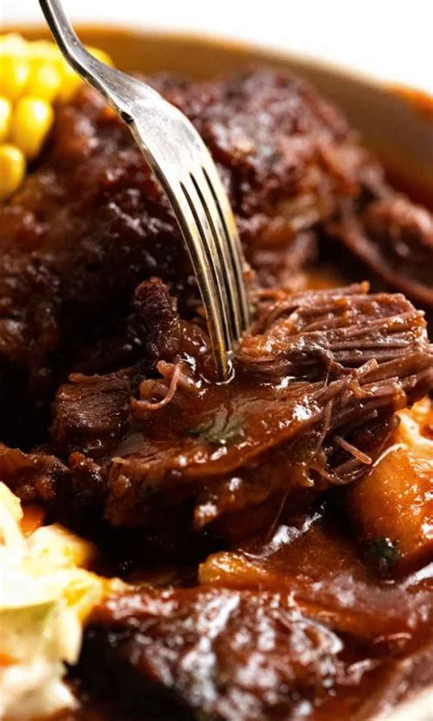 Slow cooked beef ribs in BBQ sauce (short ribs) - balustradellc