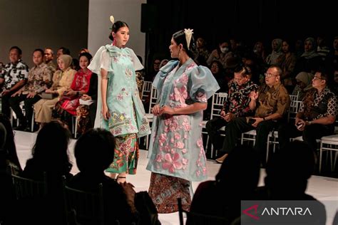 SOLO BATIK FASHION - ANTARA Foto - muktibox.com