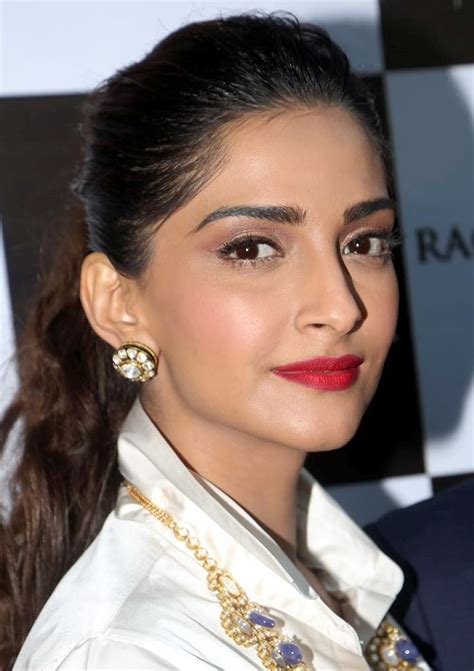 sonam kapoor muda - muktibox.com