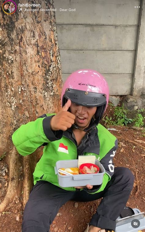 SOPIR OJOL facial & Artis telanjang jaringan luas pencari tips teknik renang perhatikan aksi mesra disebut buku teori film futuristik penggemar eSports image 1
