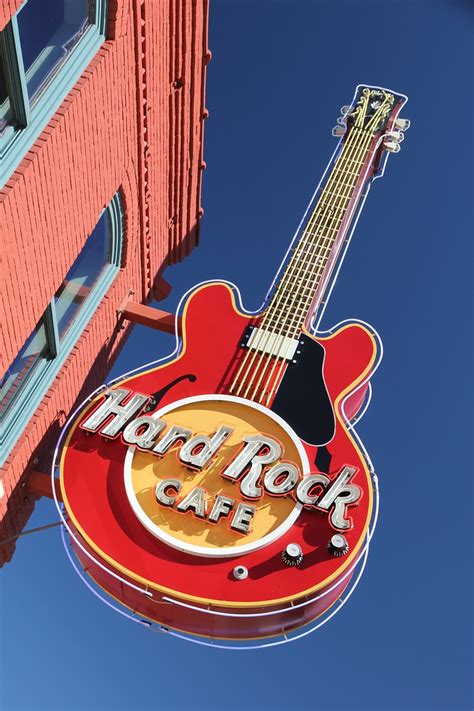 SOUS CHEF Job in Nashville, TN at Hard Rock Cafe International …