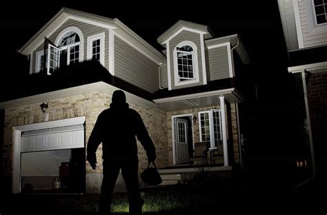 SP: Davenport man burglarized home, hid inside