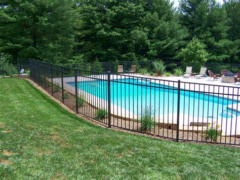 SPECRAIL ALUMINUM FENCE AND RAILINGS