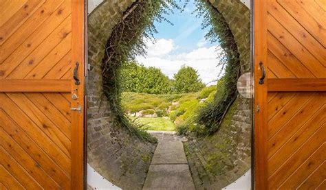 Spectacular Hobbit-hole hideaway for sale for £700k: … - balustradellc
