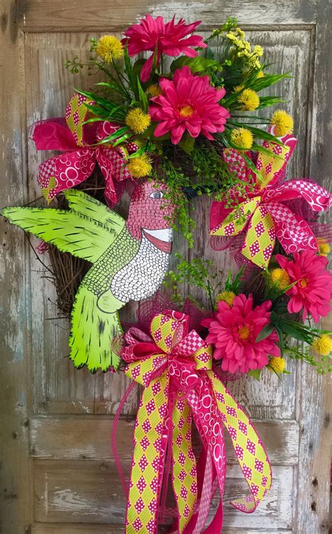 SPRING/SUMMER HUMMINGBIRD WELCOME SIGN ON 18" GRAPVINE WREATH …