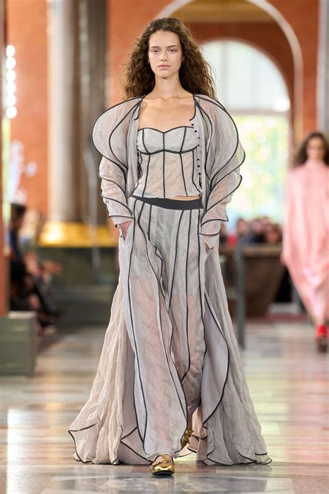 Spring-Summer 2026 Ready-to-Wear Show - womens-fashion - DIOR - balustradellc