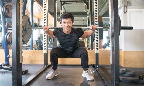 Squat Depan Dengan Barbel Dan Bangku - fitwill.app - balustradellc