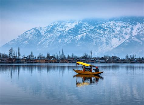 SRINAGAR—A PROFILE AND PERSPECTIVE