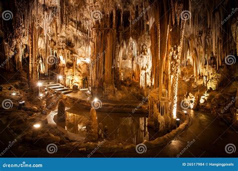 Stalactite and stalagmite | Cave formations, Limestone caves ... - wintechmobiles.com