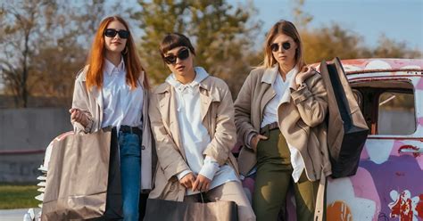 Step Back In Style: Vintage Clothing Trends 2026 - balustradellc