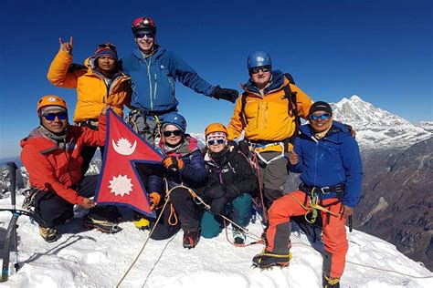 Steps to Summit Everest: A Guide for Aspiring Climbers - balustradellc