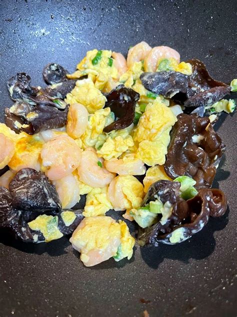 Stir-Fried Broccoli and Wood Ear Mushrooms with Shrimp - balustradellc