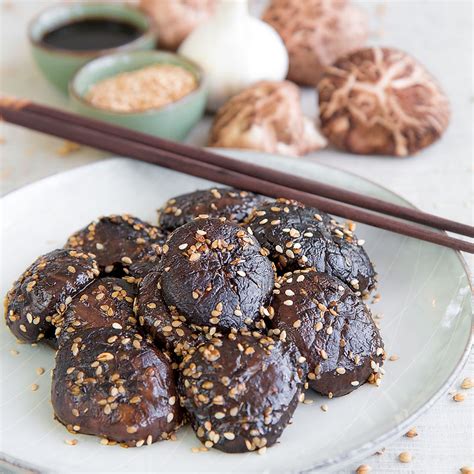 STIR-FRY SHIITAKE CHINESE-STYLE with soy sauce