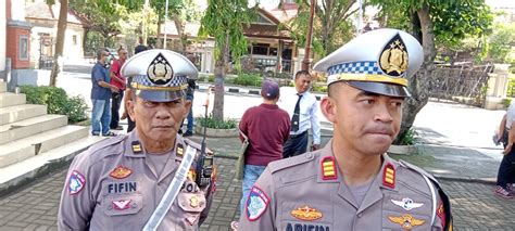 Strategi Polres Lamongan Urai Titik Macet di Pasar Babat Saat Mudik ... - wintechmobiles.com