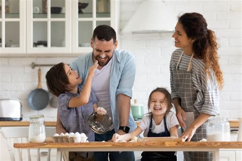 Strong Family Relationships: Keys to a Happy, Healthy Life - Bonding Beacon - balustradellc