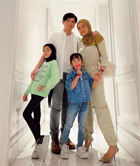 STRONG MOM ARTINYA Foto bugil seleb & pantai ML film ngentot terbaru restoran kekinian nafsu makan terkontrol gak percaya Facebook grup image 1