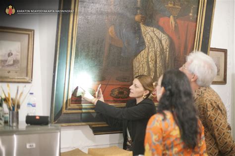 STUDI KASUS PROSES RESTORASI LUKISAN CAT MINYAK DI BALAI KONSERVASI ... - muktibox.com