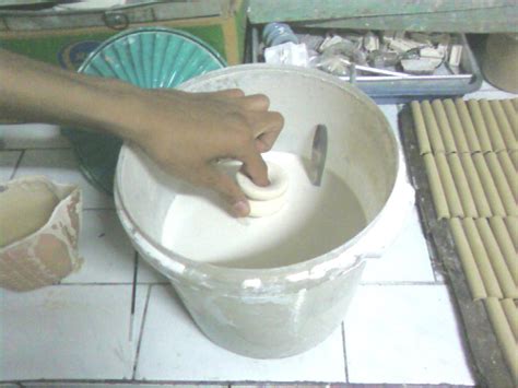 SUGIONO ISOLATOR DAN KERAMIK TEKNIS - muktibox.com