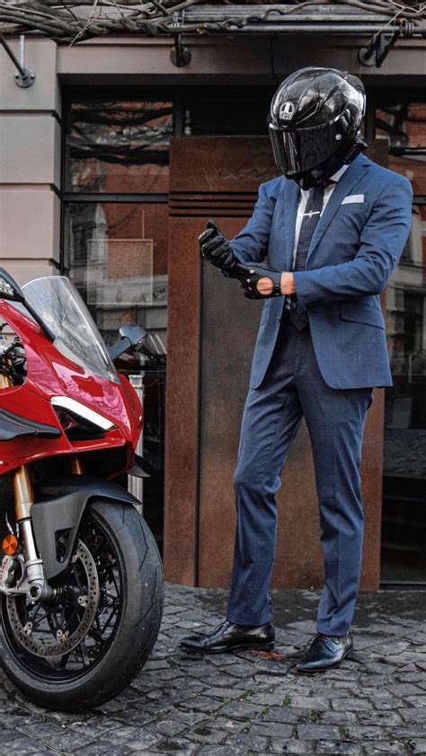 SUIT AND BIKE