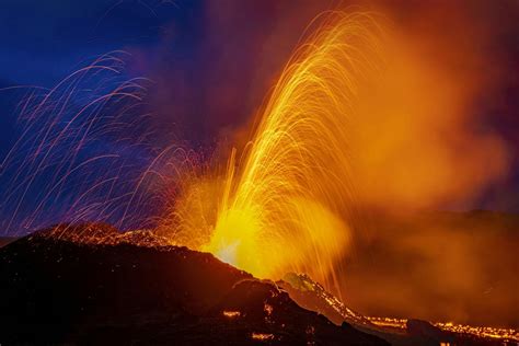Sundhnukagigar Volcano | Guide to Iceland - balustradellc