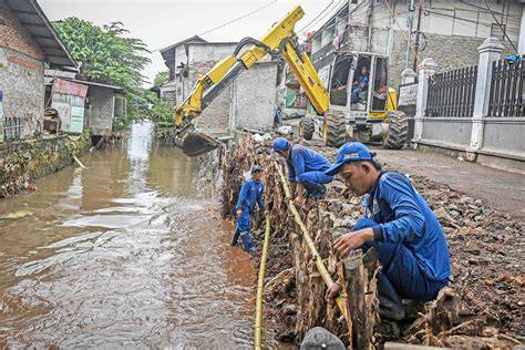 Sungai dan Waduk Terus Dikeruk - koran - raincitystudios.com