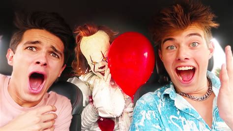 SURPRISING MY FRIENDS WITH PENNYWISE!! - YouTube