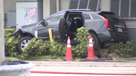 SUV crashes into side of cafe, hits gas meter in Hialeah; no injuries reported