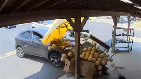 SUV loses control, plows through fruit stand knocking over employee in Ohio