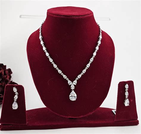 Swarovski Crystal Clear Statement Necklace and Earrings Set - balustradellc