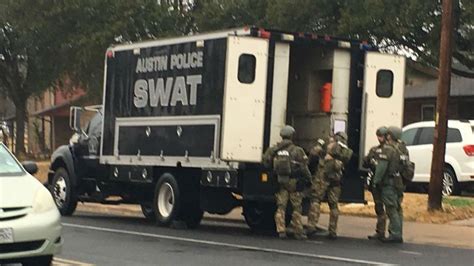 SWAT called out in south Austin