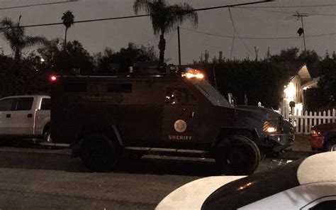 SWAT team deployed to assist police with barricaded assault suspect in Long Beach 