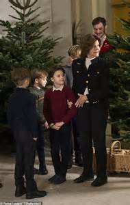 Sweden’s Queen Silvia Decorates Royal Palace Christmas Tree With ... - raincitystudios.com
