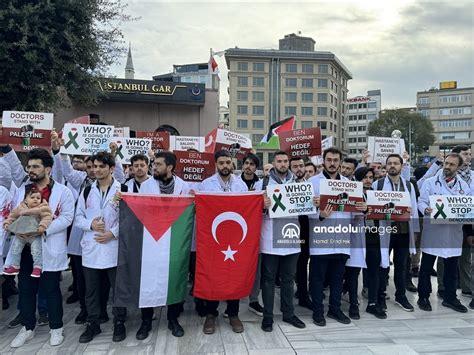 Sağlık çalışanları Gazze için sessiz yürüyüş düzenledis