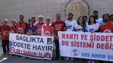 Sağlık çalışanlarına yönelik şiddete protesto. 