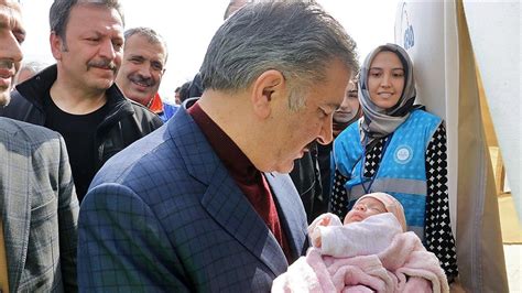 Sağlık Bakanı Fahrettin Koca, Osmaniye'de Depremzedeleri Ziyaret Etti Bakan Koca, Kahramanmaraş'ta Son Durumu DeğerlendirdiT.