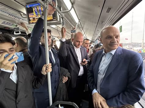 Saadet Partisi İBB Başkan adayı Aydın, metrobüs ve Marmaray'ı kullandı:s