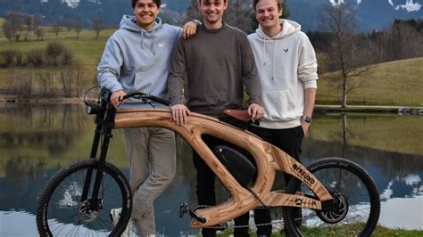 Saalfelden: HTL-Schüler bauen ein E-Bike aus Birkenholz