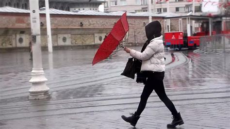 Saat verildi: İstanbul''a yağış geliyor