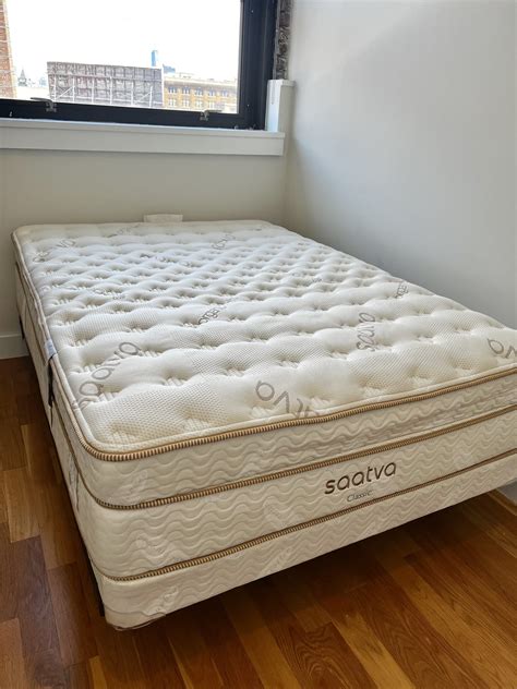 Saatva mattress. Cradling memory foam with great bounce. This hybrid combines the best elements of memory-foam and spring mattresses. It has better cooling and a thicker cover than the competition, all at a great ... 